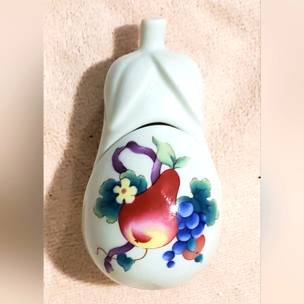 GERMAINE MONTEIL TRINKET, PORCELINE, JAPAN